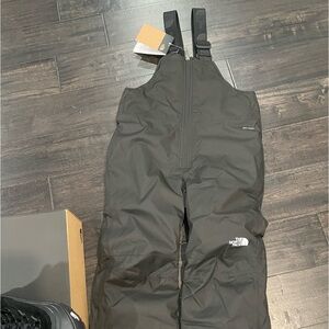 The North Face ski Bib kid size 7